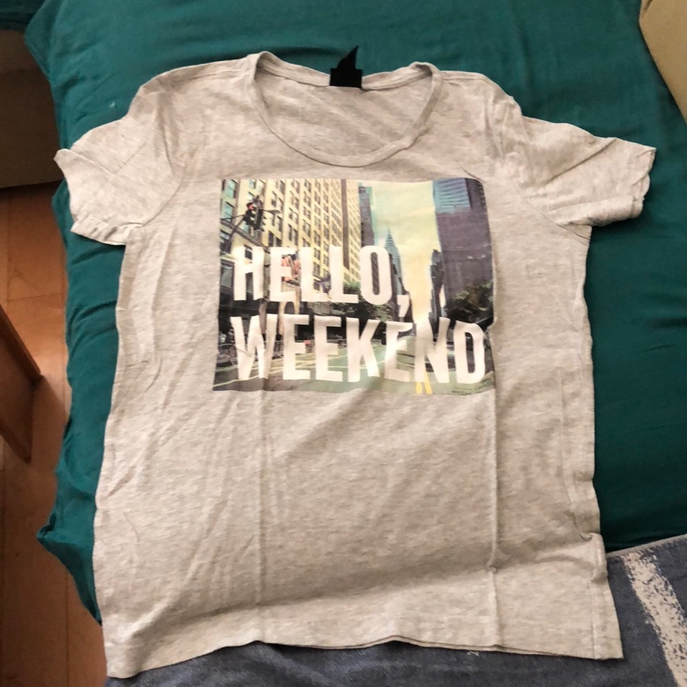 Gray H&M T-shirt reading “hello weekend”